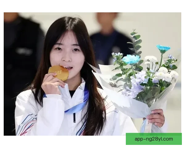 韩媒17岁崔佳恩米兰3亿欧米茄